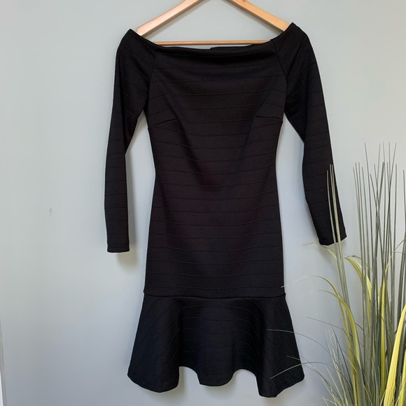 Banana Republic | Off the shoulder mermaid dress - Picture 3 of 7